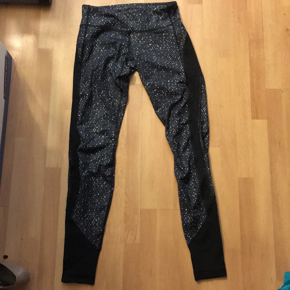 New never worn size6 Lululemon 7/8 printed legging